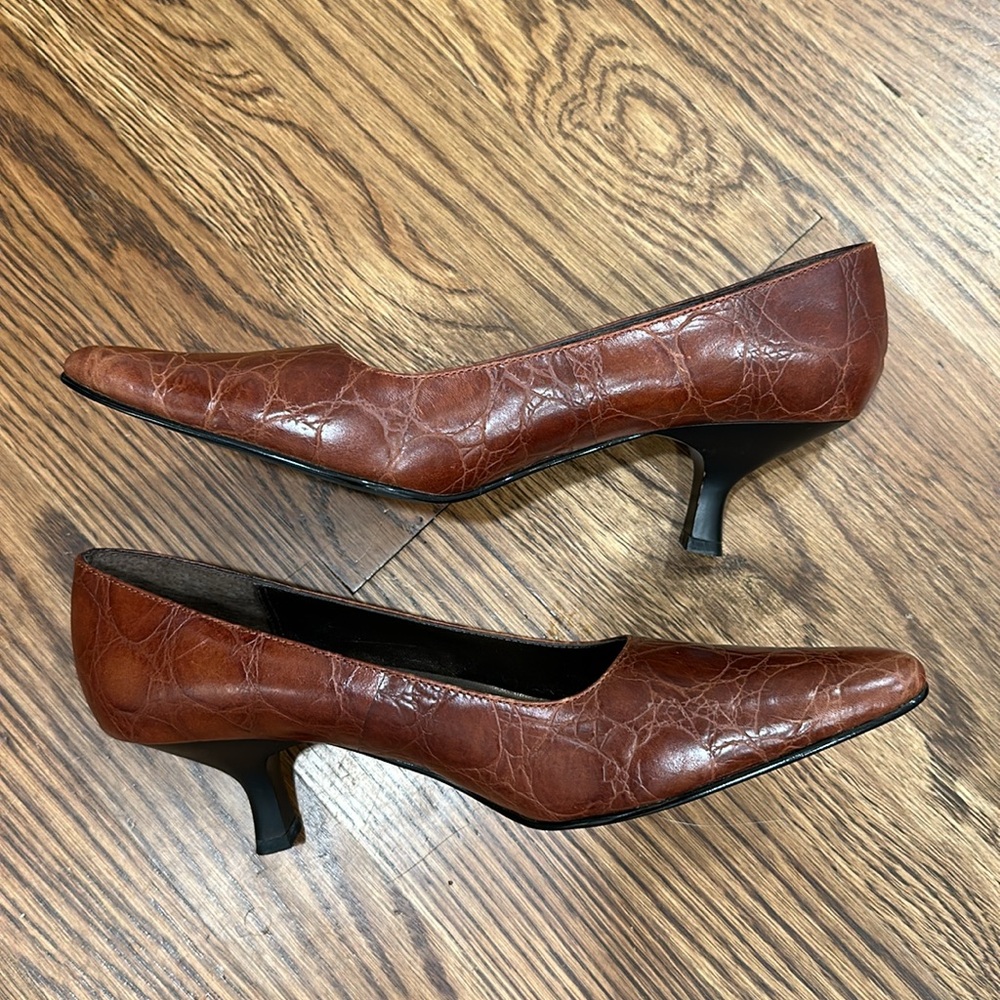 Linea Roma FauxLeather Croco Brown Kitten Heel Pumps Size 7.5